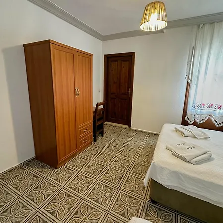 Melinda & Restaurant Guest house *